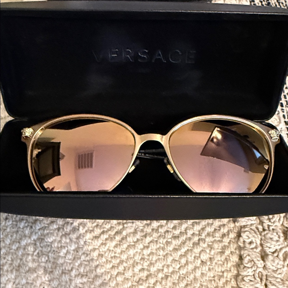 Versace Women's Rose Gold Sunglasses with Case and Box Beautiful Condition - Picture 5 of 7